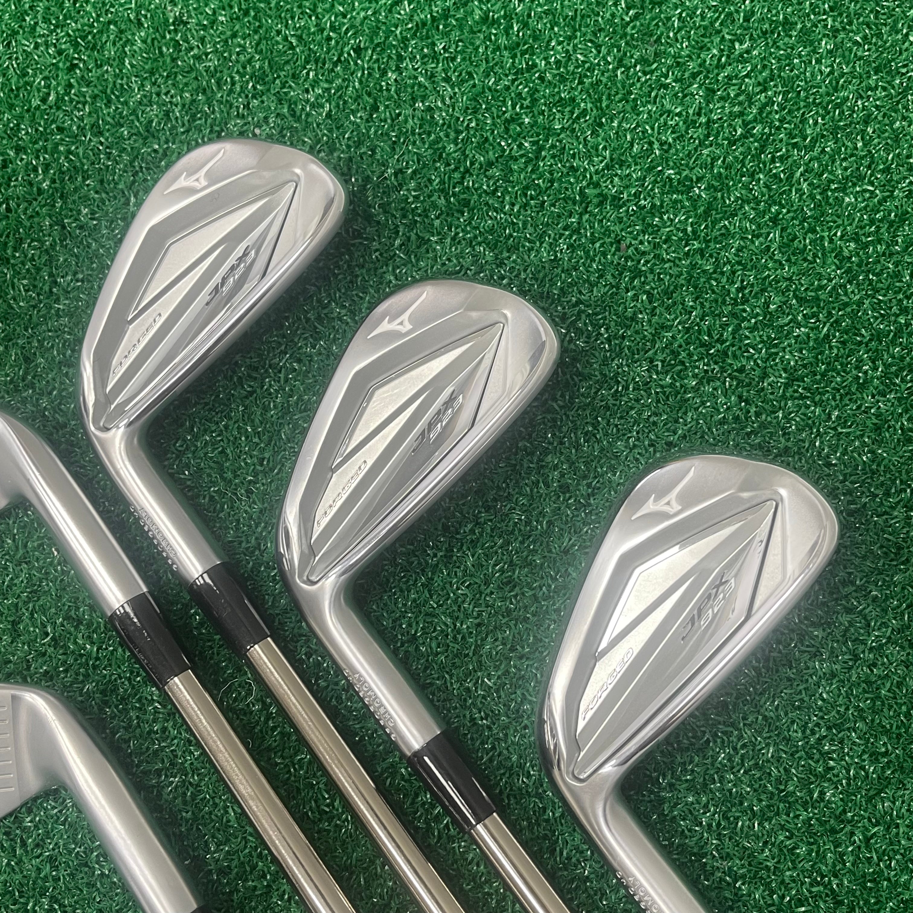 LEFT HAND MIZUNO JPX 923 FORGED IRONS / 5-PW / UST RECOIL ESX 460 F2 SENIOR SHAFTS